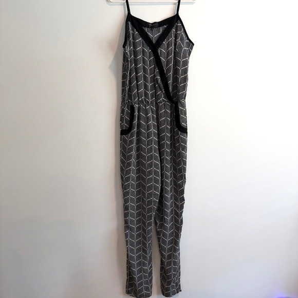 Romeo & Juliet Couture Pants - Romeo + Juliet Couture Sleeveless Jumpsuit Women's Large Black Cream V-Neck